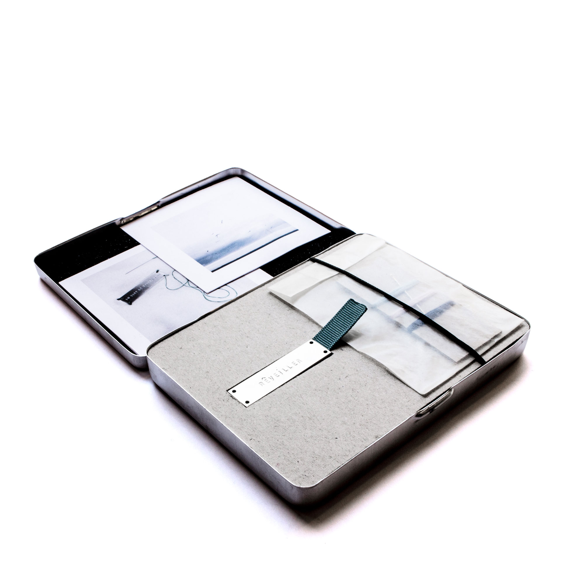 Nominette - Argent 925, fil de coton, matériel de couture et petite boite métalique - 10 X 13 X 1,5 cm - 2017

