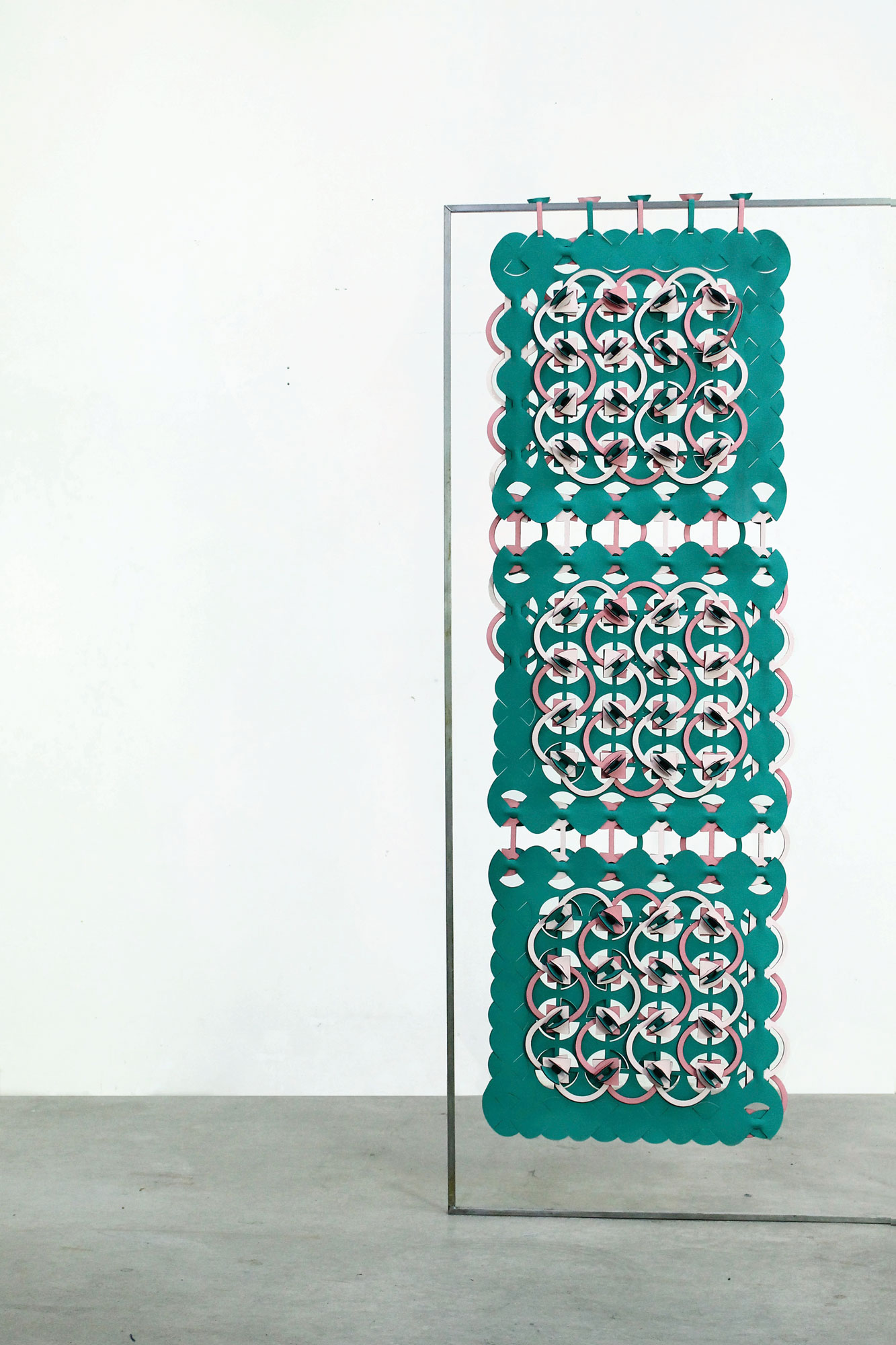 Anne-Sophie Muller - Géométrie Variable - Paroi textile. Maille 3D, polyester. Découpe lazer, thermocollage - 150 x 50 cm - 2019