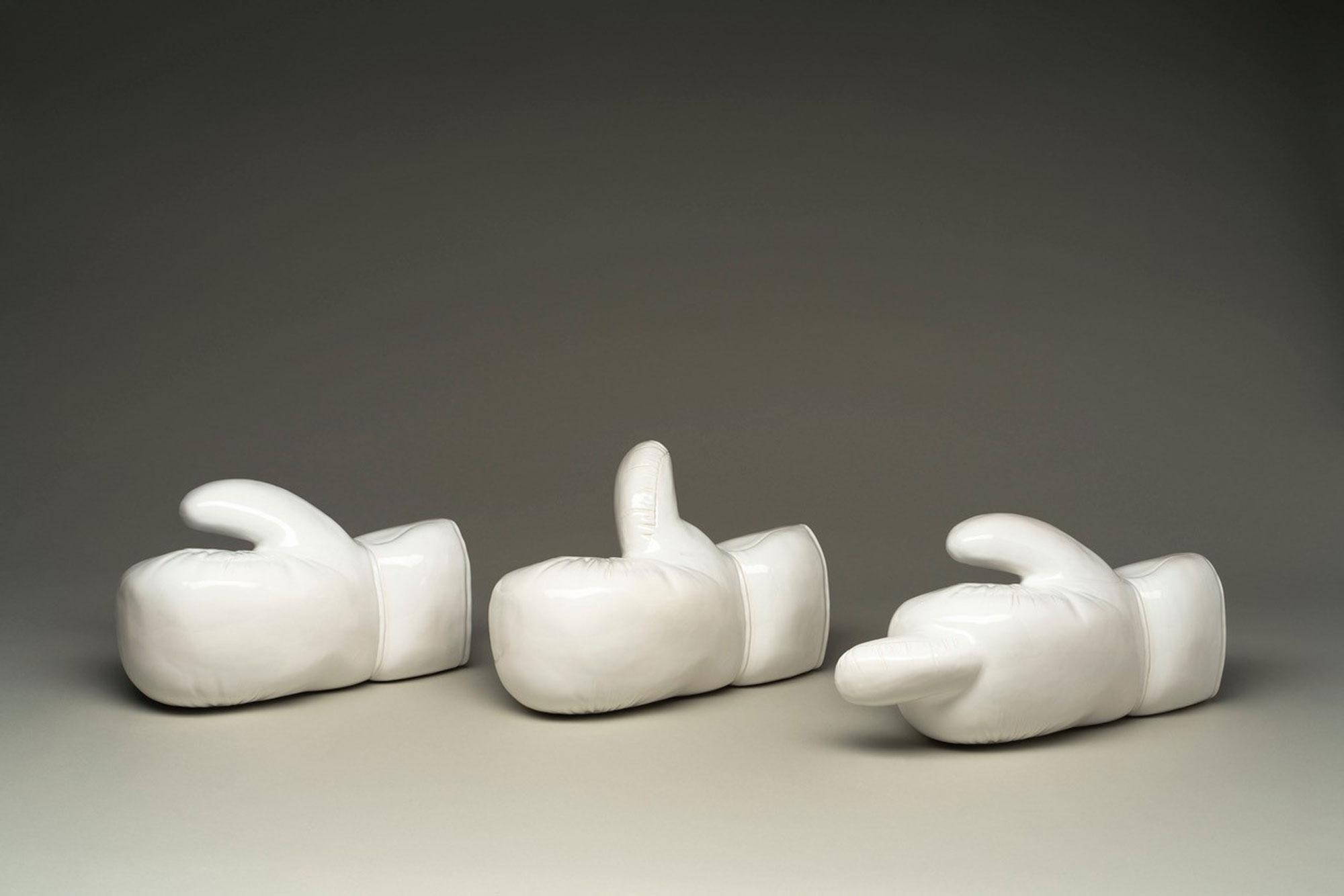 Fuck Like Usual - Faience - l.33-40 cm - 2006 - Photo : Jacques Vandenberg