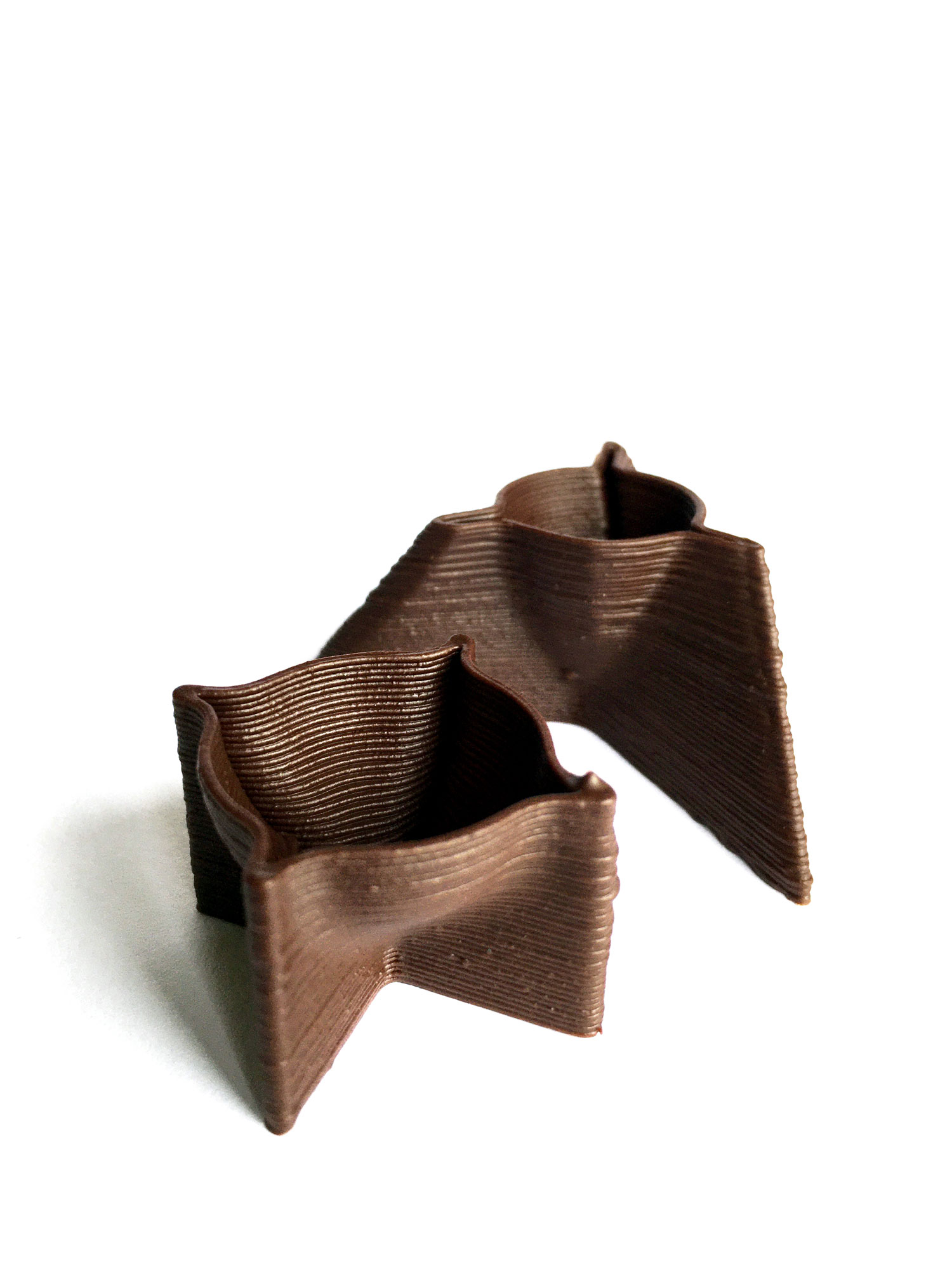 More than shape - Chocolat, impression 3D - Installation (More than shape Full Show) : 100 x 200 x 4 cm, chocolats : dimensions variables - 2020
