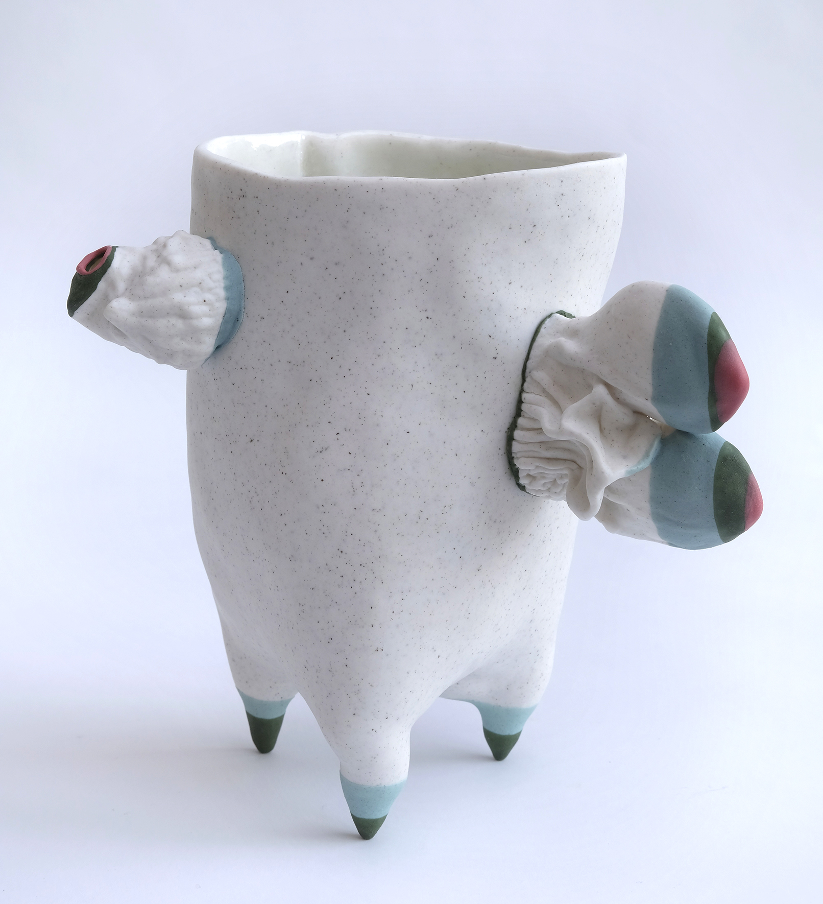 Sarah Guilloux - Papotte - Porcelaine papier, émail, engobes - Ø 15 x 8,5 cm - 250 € 