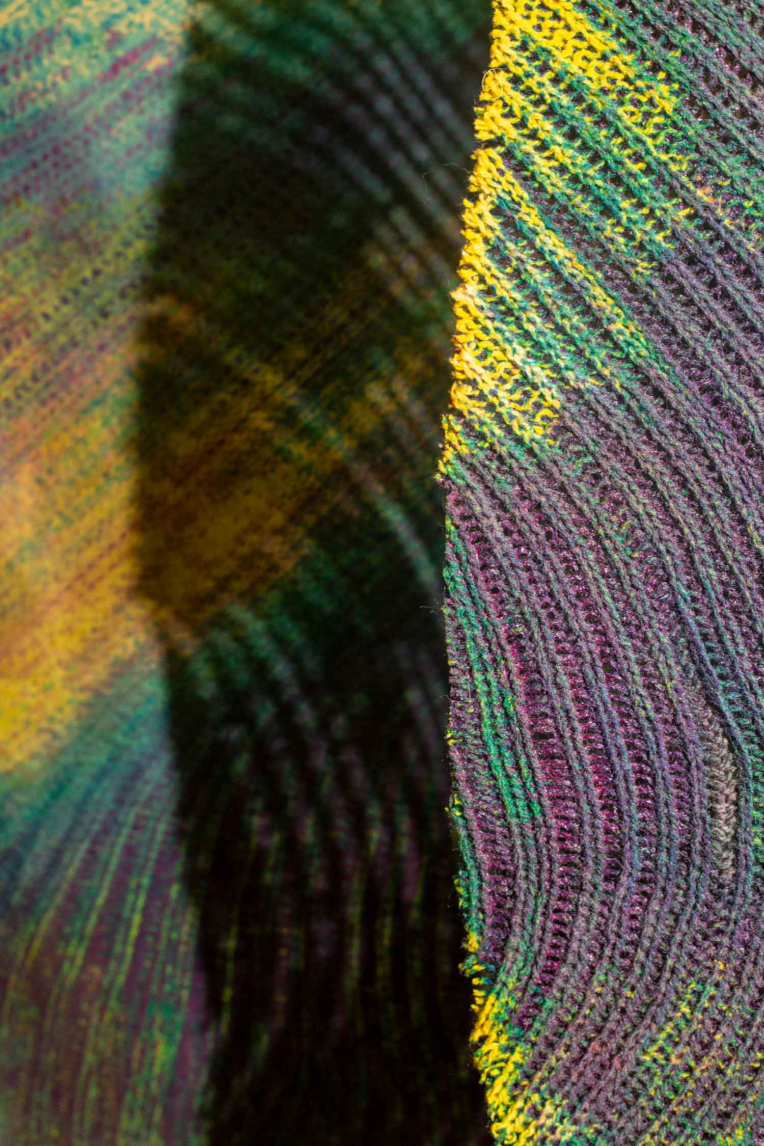 "Landscapping fold". 2023. Coton, laine. Maille sérigraphiée, impression sur tissu. 84 x 47 cm et 94 x 60 cm. Photo : Victor Blanchevoye
