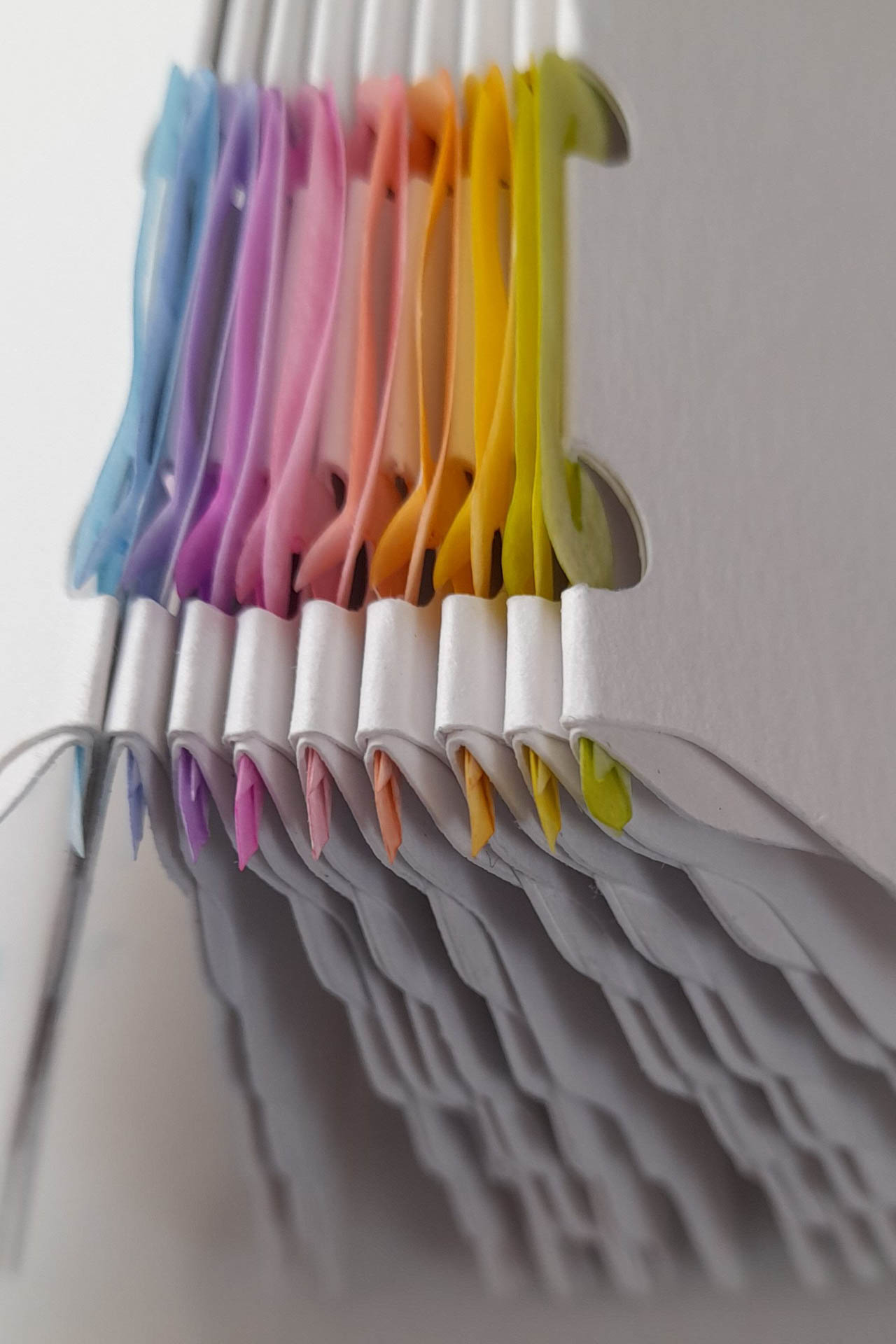 Printemps - Papier - Découpe au cutter numérique, assemblage par crochets et reliure "Paperoko" - Env. H.12,2 x L.9,3 x P.1,8 cm - 2023
