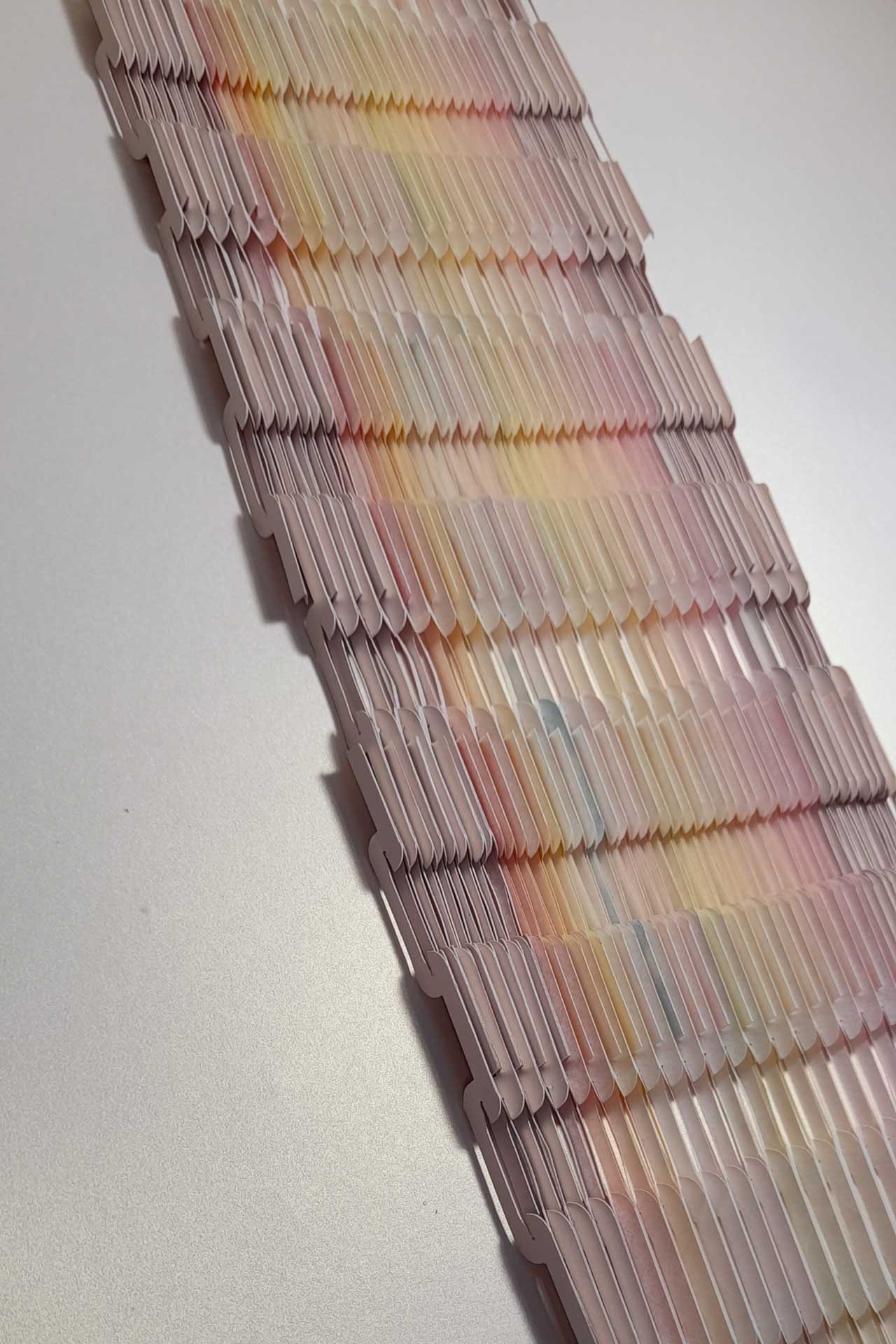Couleurs de la peau - Papier Pergamenata - Impression laser, Découpe au cutter numérique, assemblage par crochets "Paperoko" - Env. H.54,3 x L.18,5 x P.0,5 cm - 2022
